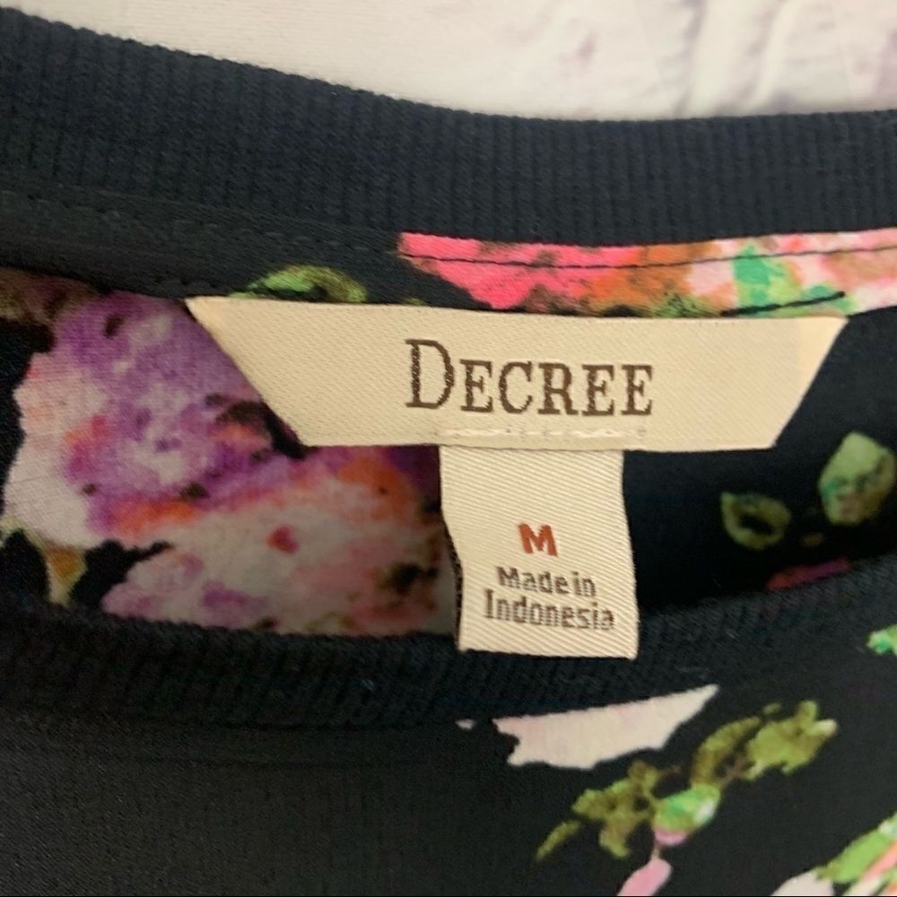 Decree medium top - BNWT!‎ - Picture 2 of 5